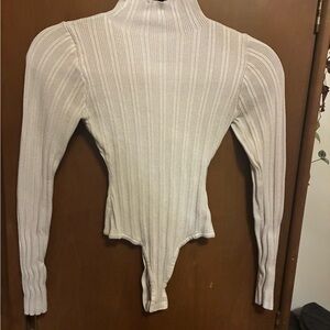 Elegant White Ribbed Turtleneck Sweater